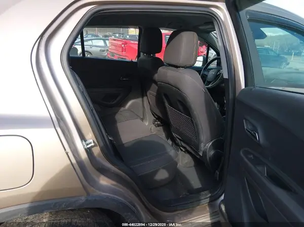 3GNCJNSB2JL388687 2018 CHEVROLET TRAX - Image 8