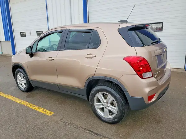 3GNCJNSB2JL395848 2018 CHEVROLET TRAX - Image 2