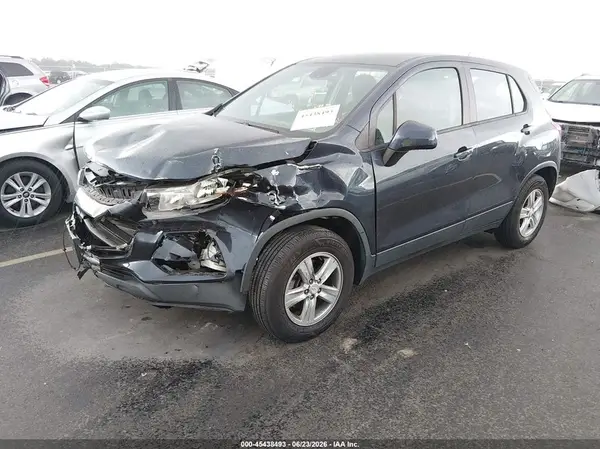 3GNCJNSB2KL135175 2019 CHEVROLET TRAX - Image 2