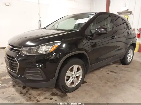 3GNCJNSB2KL167995 2019 CHEVROLET TRAX - Image 2