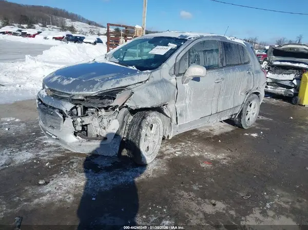 3GNCJNSB2KL218458 2019 CHEVROLET TRAX - Image 2