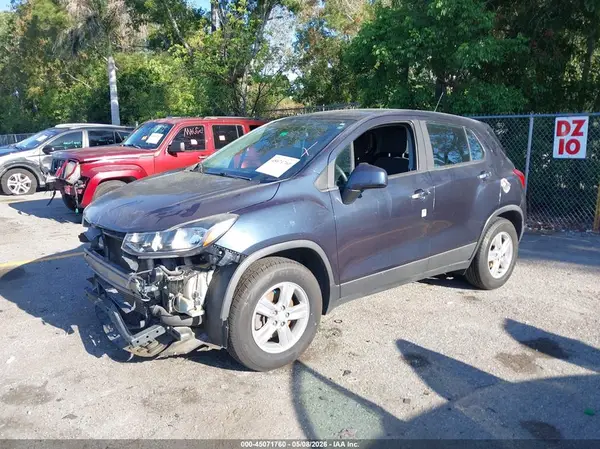 3GNCJNSB2KL223871 2019 CHEVROLET TRAX - Image 2