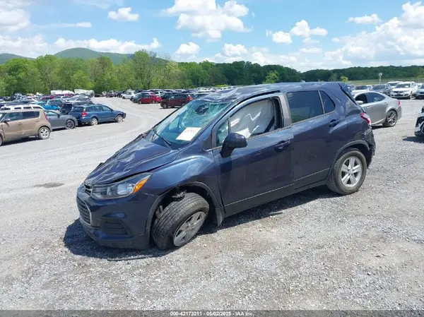 3GNCJNSB2KL237382 2019 CHEVROLET TRAX - Image 2