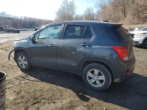 3GNCJNSB2KL241089 2019 CHEVROLET TRAX - Image 2