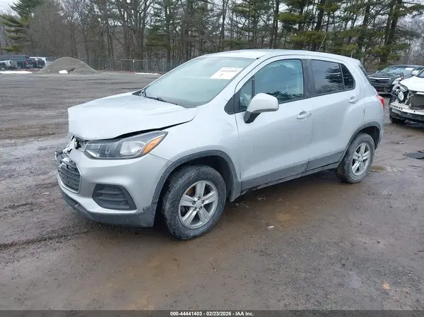 3GNCJNSB2KL252352 2019 CHEVROLET TRAX - Image 2