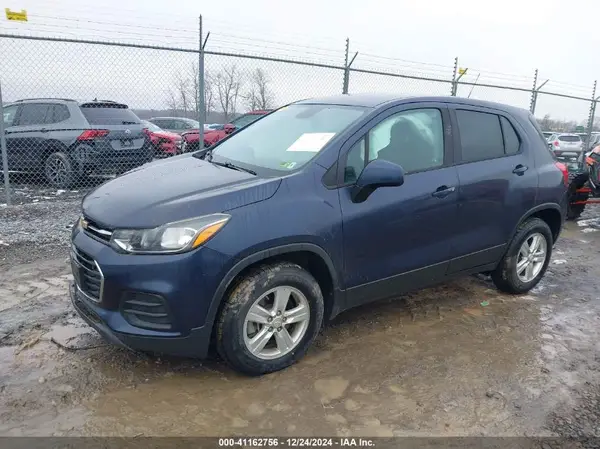 3GNCJNSB2KL253856 2019 CHEVROLET TRAX - Image 2