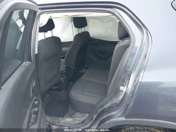 3GNCJNSB2KL253856 2019 CHEVROLET TRAX - Image 8