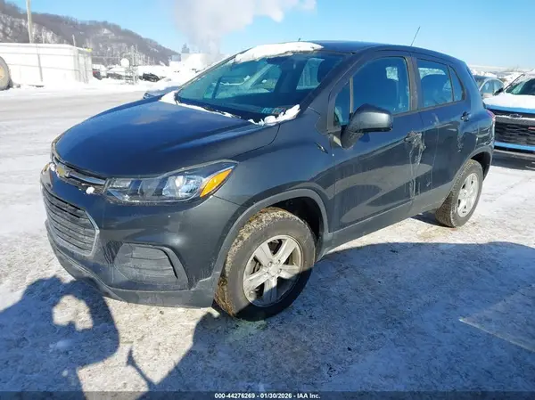 3GNCJNSB2KL257289 2019 CHEVROLET TRAX - Image 2