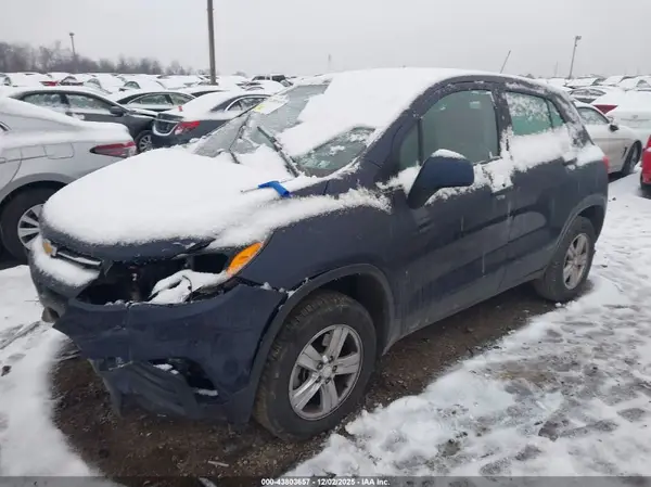 3GNCJNSB2KL262394 2019 CHEVROLET TRAX - Image 2