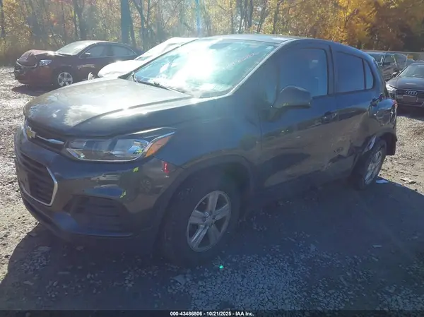 3GNCJNSB2KL387167 2019 CHEVROLET TRAX - Image 2