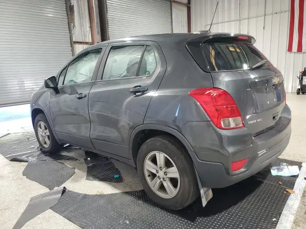 3GNCJNSB2KL393082 2019 CHEVROLET TRAX - Image 2