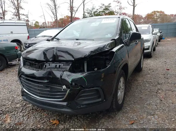 3GNCJNSB2KL400970 2019 CHEVROLET TRAX - Image 2