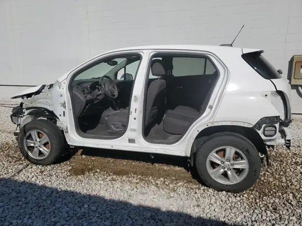 3GNCJNSB2LL161776 2020 CHEVROLET TRAX - Image 2