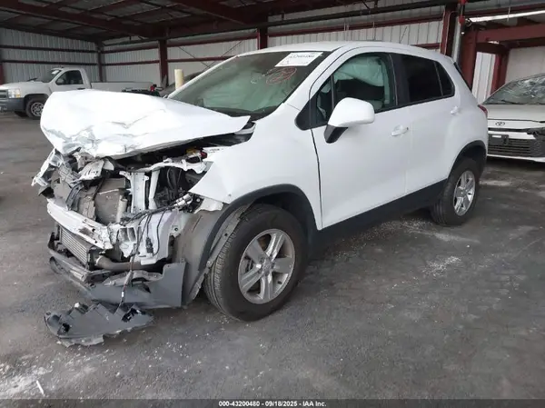 3GNCJNSB2LL203282 2020 CHEVROLET TRAX - Image 2