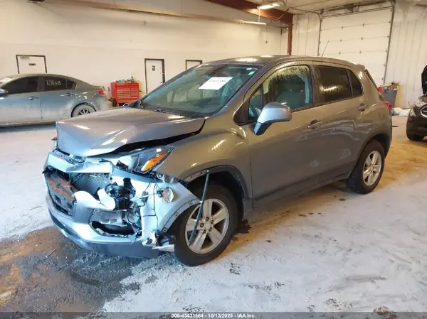 3GNCJNSB2LL239053 2020 CHEVROLET TRAX - Image 2