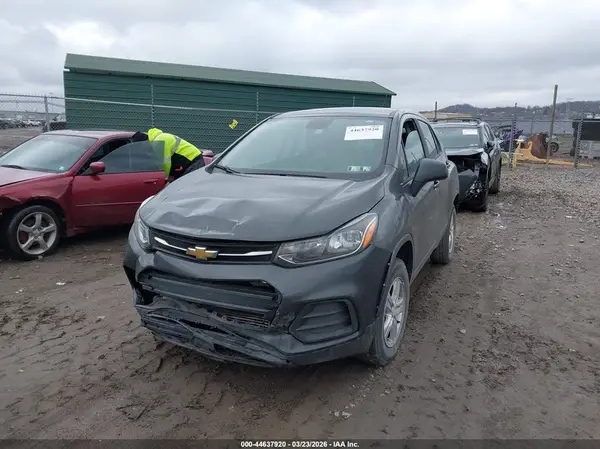 3GNCJNSB2LL265247 2020 CHEVROLET TRAX - Image 2