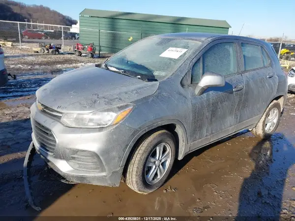 3GNCJNSB2LL338908 2020 CHEVROLET TRAX - Image 2