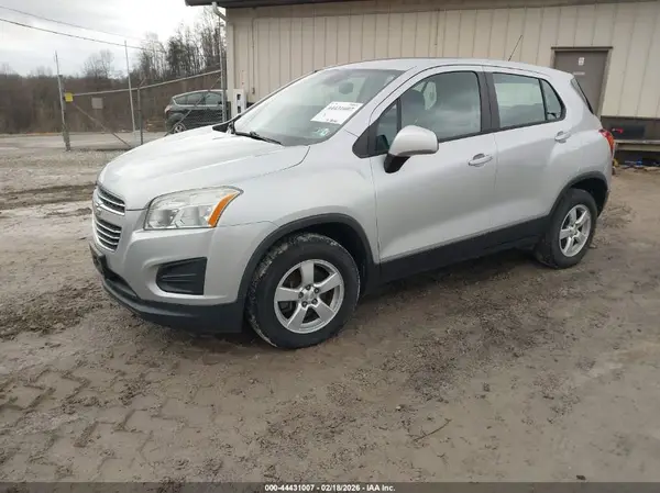 3GNCJNSB3GL247362 2016 CHEVROLET TRAX - Image 2