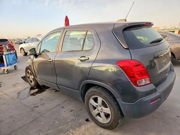 3GNCJNSB3GL264789 2016 CHEVROLET TRAX - Image 2