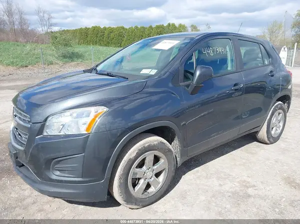 3GNCJNSB3GL272763 2016 CHEVROLET TRAX - Image 2