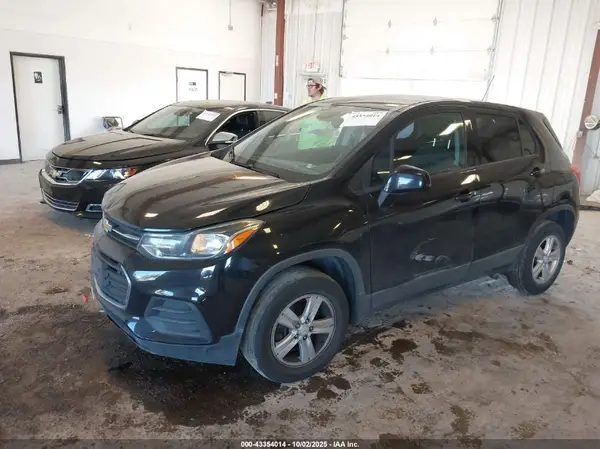 3GNCJNSB3HL176049 2017 CHEVROLET TRAX - Image 2