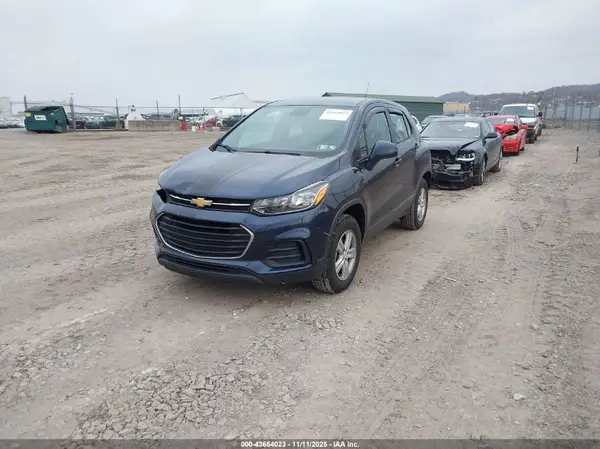 3GNCJNSB3JL254786 2018 CHEVROLET TRAX - Image 2