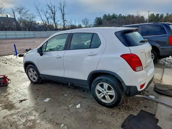 3GNCJNSB3KL141681 2019 CHEVROLET TRAX - Image 2