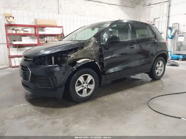 3GNCJNSB3KL147075 2019 CHEVROLET TRAX - Image 2