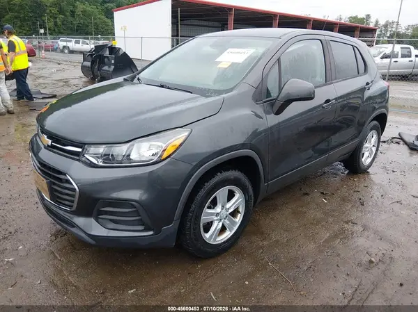3GNCJNSB3KL158285 2019 CHEVROLET TRAX - Image 2