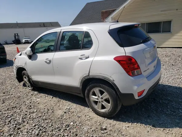 3GNCJNSB3KL159825 2019 CHEVROLET TRAX - Image 2