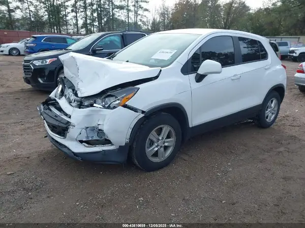 3GNCJNSB3KL171344 2019 CHEVROLET TRAX - Image 2