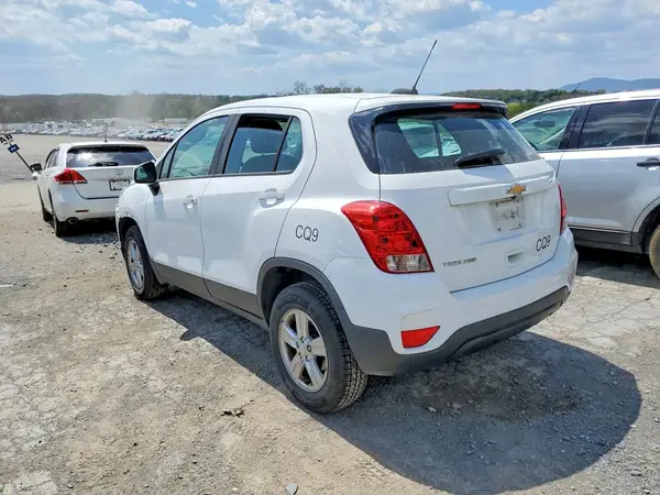 3GNCJNSB3KL211602 2019 CHEVROLET TRAX - Image 2