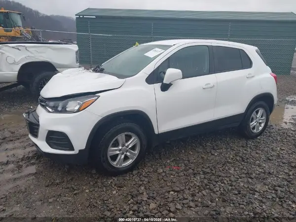 3GNCJNSB3KL216010 2019 CHEVROLET TRAX - Image 2