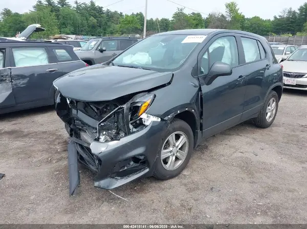 3GNCJNSB3KL258399 2019 CHEVROLET TRAX - Image 2