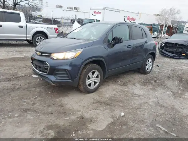 3GNCJNSB3KL271900 2019 CHEVROLET TRAX - Image 2
