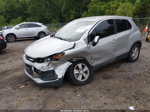 3GNCJNSB3KL274943 2019 CHEVROLET TRAX - Image 2