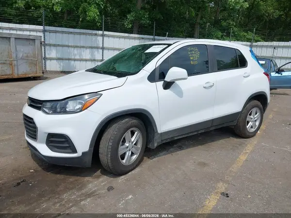 3GNCJNSB3KL349365 2019 CHEVROLET TRAX - Image 2