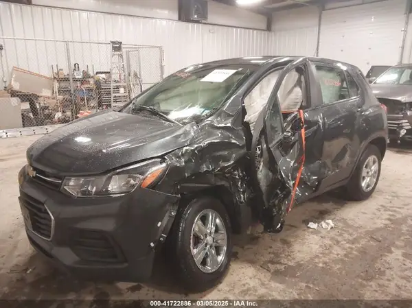 3GNCJNSB3KL367347 2019 CHEVROLET TRAX - Image 2