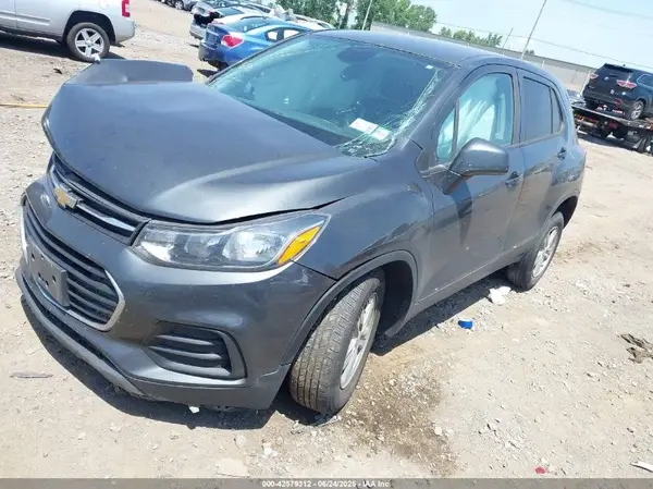 3GNCJNSB3KL374444 2019 CHEVROLET TRAX - Image 2