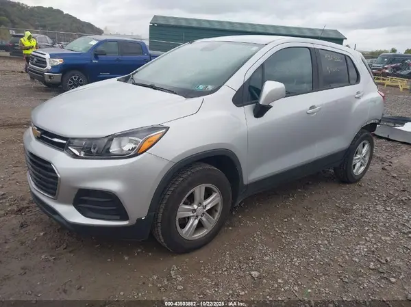 3GNCJNSB3LL149734 2020 CHEVROLET TRAX - Image 2