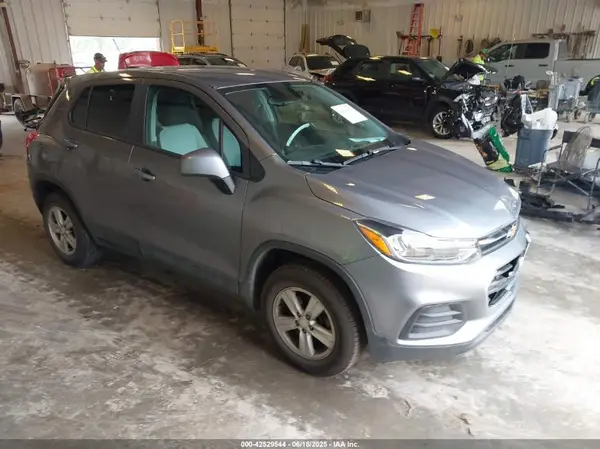 3GNCJNSB3LL213660 2020 CHEVROLET TRAX - Image 1