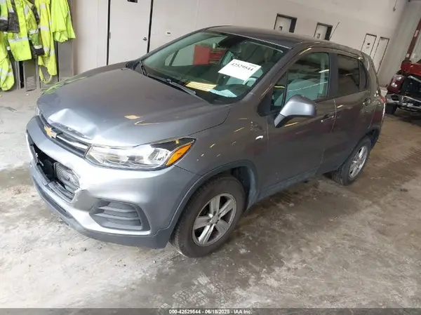 3GNCJNSB3LL213660 2020 CHEVROLET TRAX - Image 2