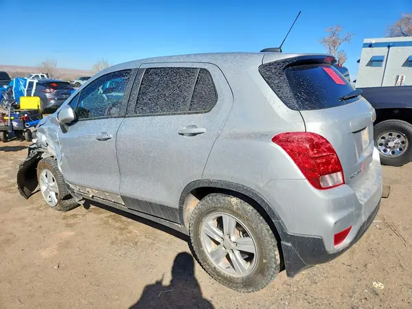 3GNCJNSB3LL338240 2020 CHEVROLET TRAX - Image 2