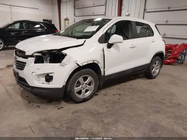 3GNCJNSB4GL271928 2016 CHEVROLET TRAX - Image 2