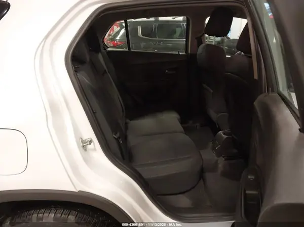 3GNCJNSB4GL271928 2016 CHEVROLET TRAX - Image 8