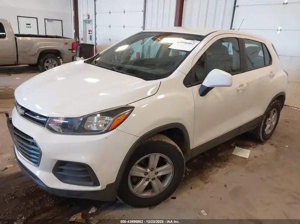 3GNCJNSB4HL205087 2017 CHEVROLET TRAX - Image 2