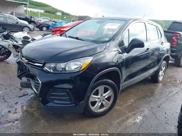 3GNCJNSB4HL281117 2017 CHEVROLET TRAX - Image 2