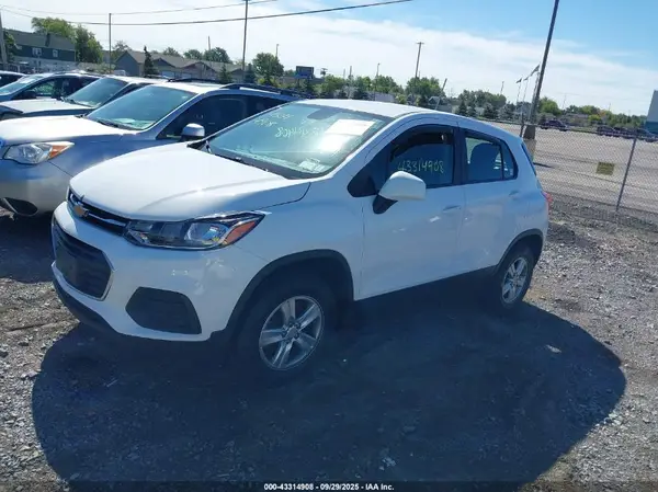 3GNCJNSB4HL290402 2017 CHEVROLET TRAX - Image 2