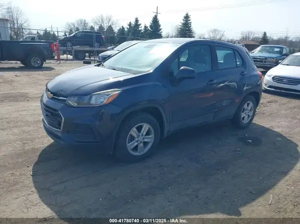 3GNCJNSB4JL160058 2018 CHEVROLET TRAX - Image 2