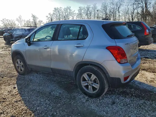 3GNCJNSB4JL165065 2018 CHEVROLET TRAX - Image 2